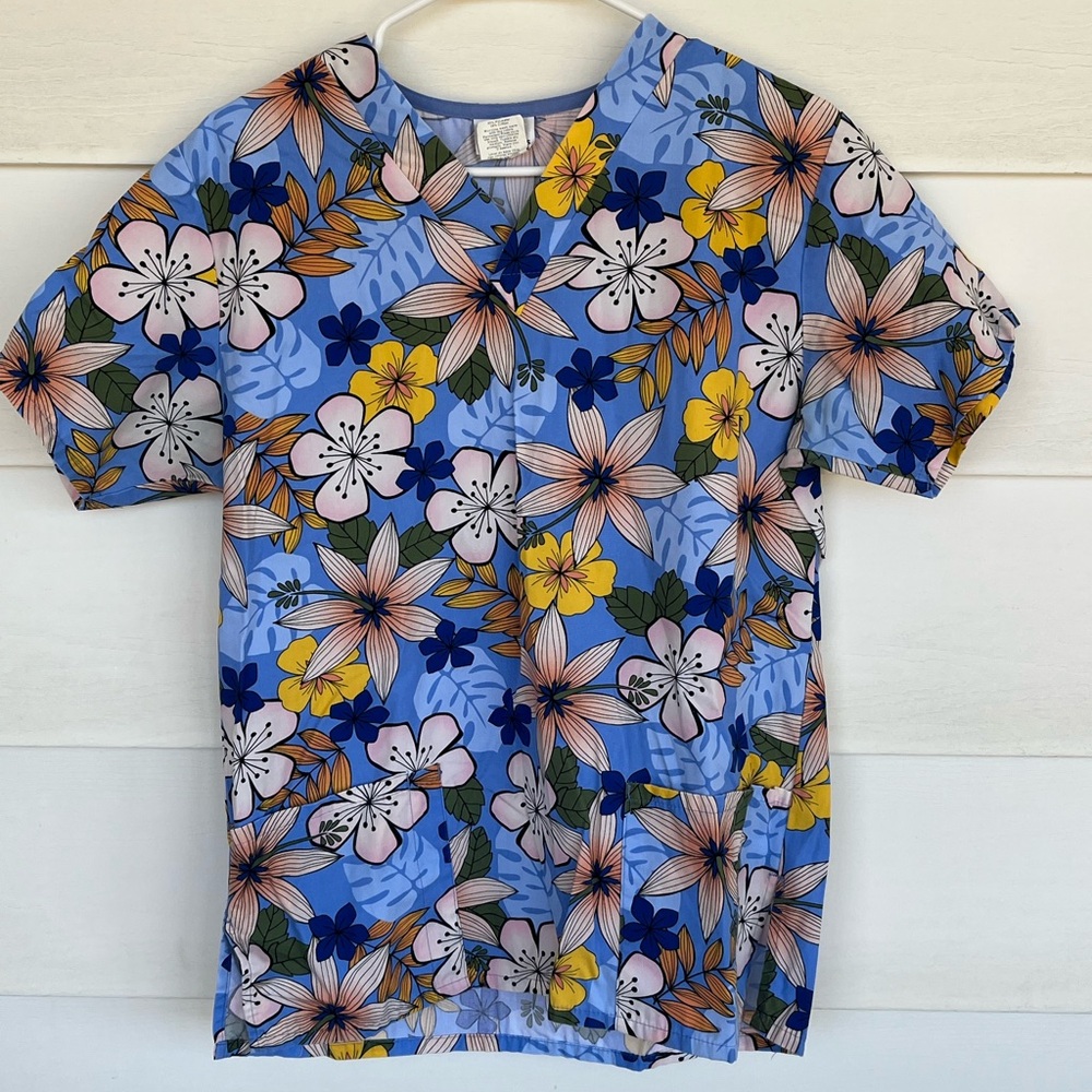Women’s Small Blue Floral Fundamentals Scrub Top